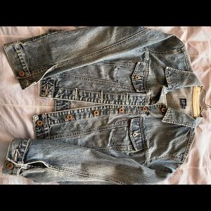 Classic, wear with everything Gap denim jacket.